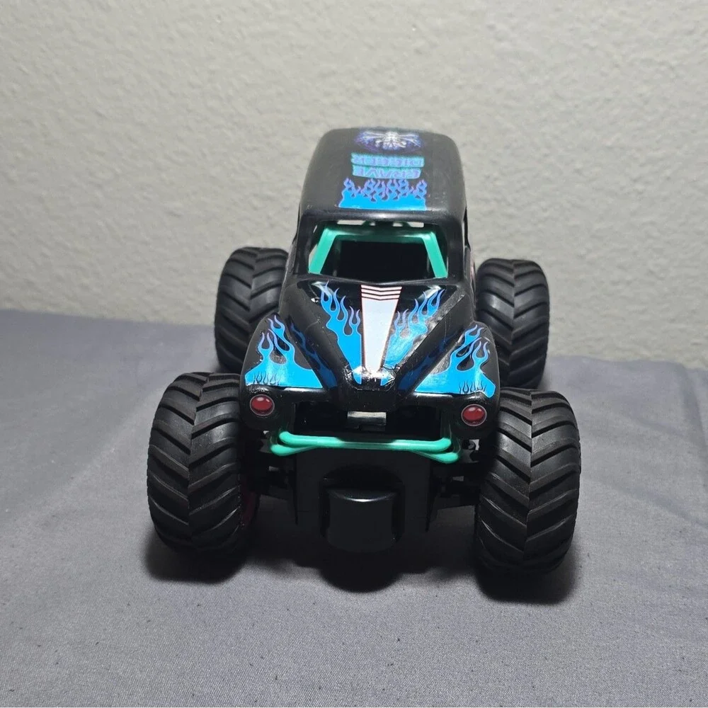 Grave Digger Nitro Neon Themed Monster Truck 1:24 No Remote 66803RX2